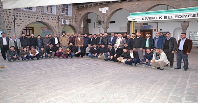 Gençler sabah namazında bir araya geldi