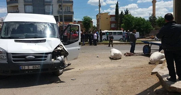 Öğrenci servisi at arabasıyla çarpıştı: 1 yaralı