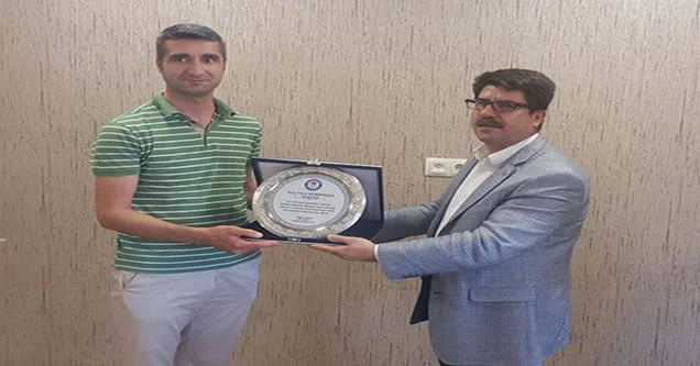 Eğitim Bir-Sen Siverek Temsilciliğine plaket verildi