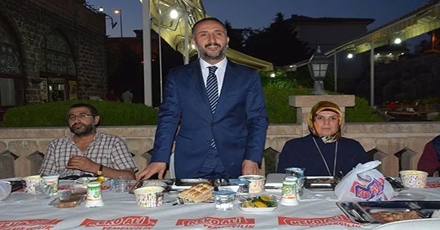 Başkan Yılmaz çalışanlarıyla iftarda bir araya geldi