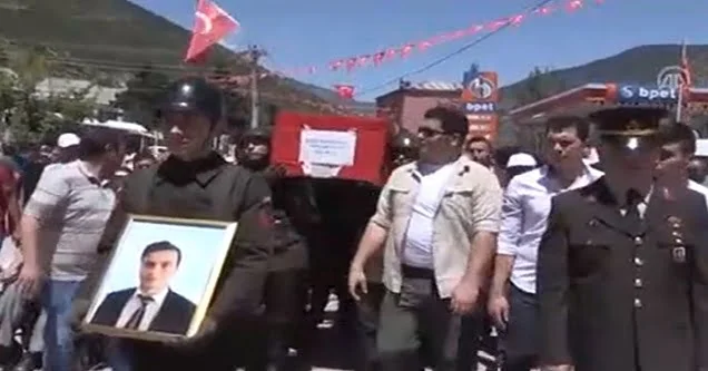Şehit edilen öğretmen memleketinde toprağa verildi