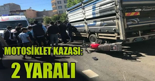 Motosiklet park halindeki pikaba çarptı: 2 yaralı