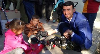 Yağışlar öncesi engelli çocuklara bot yardımı