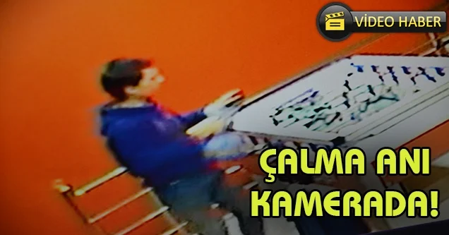 Oyun konsolunun çalınma anı kameraya yansıdı