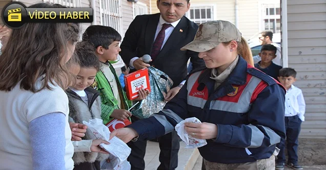 Siverekli öğrencilerden askerlere sevgi seli