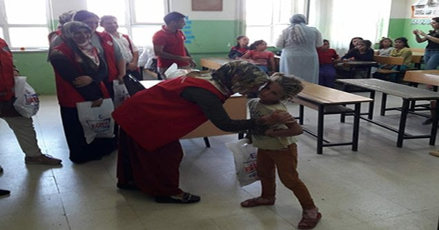 Kırsal mahallelerdeki öğrencilere kırtasiye yardımı
