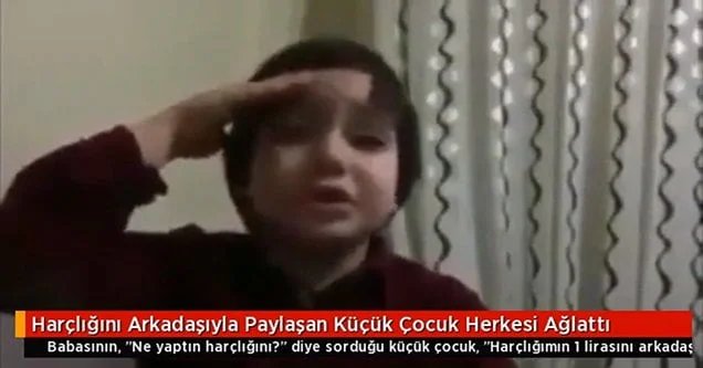 Harçlığını arkadaşıyla paylaşan küçük çocuk herkesi ağlattı