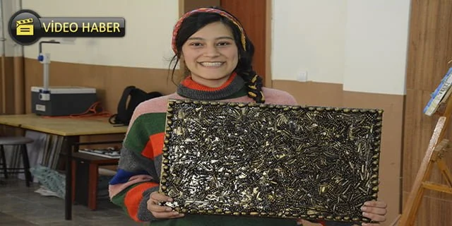 Atık malzemeleri sanat eserine dönüştürüyorlar
