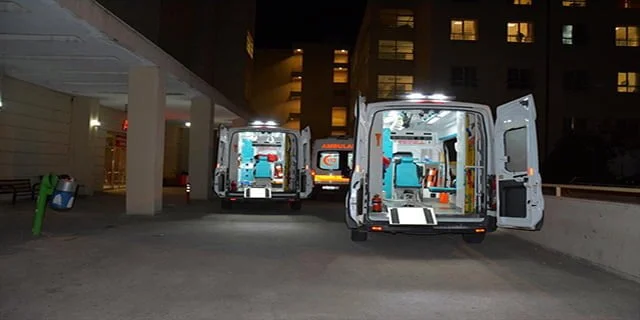 Otomobil şarampole devrildi: 4 yaralı