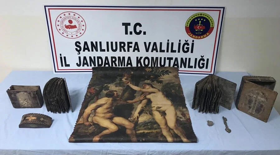 Ceylan derisine işlenmiş tarihi tablo ele geçirildi