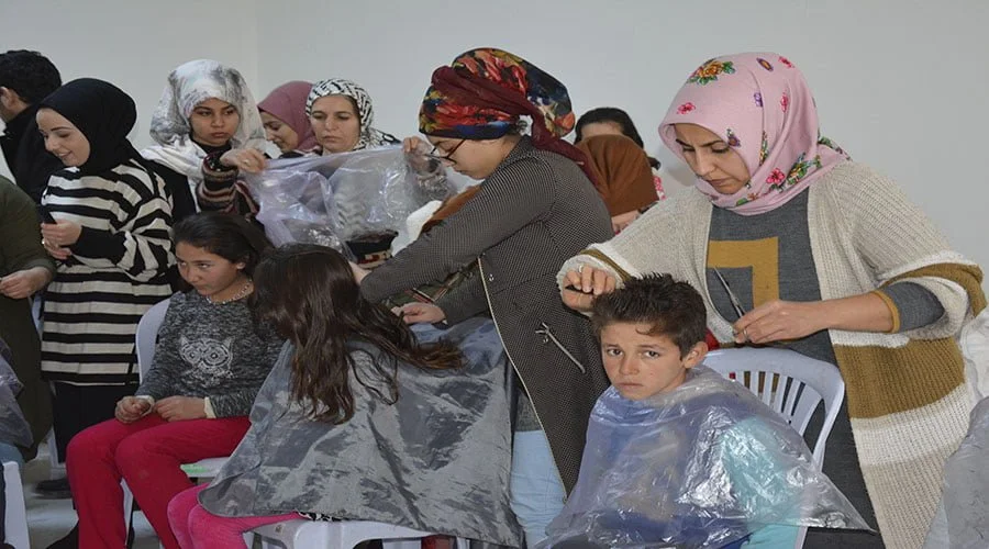 Öğrencilere ücretsiz saç bakımı yapıldı