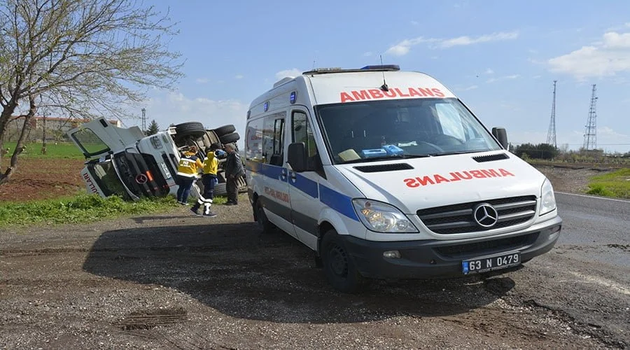 Sarımsak yüklü tır şarampole devrildi