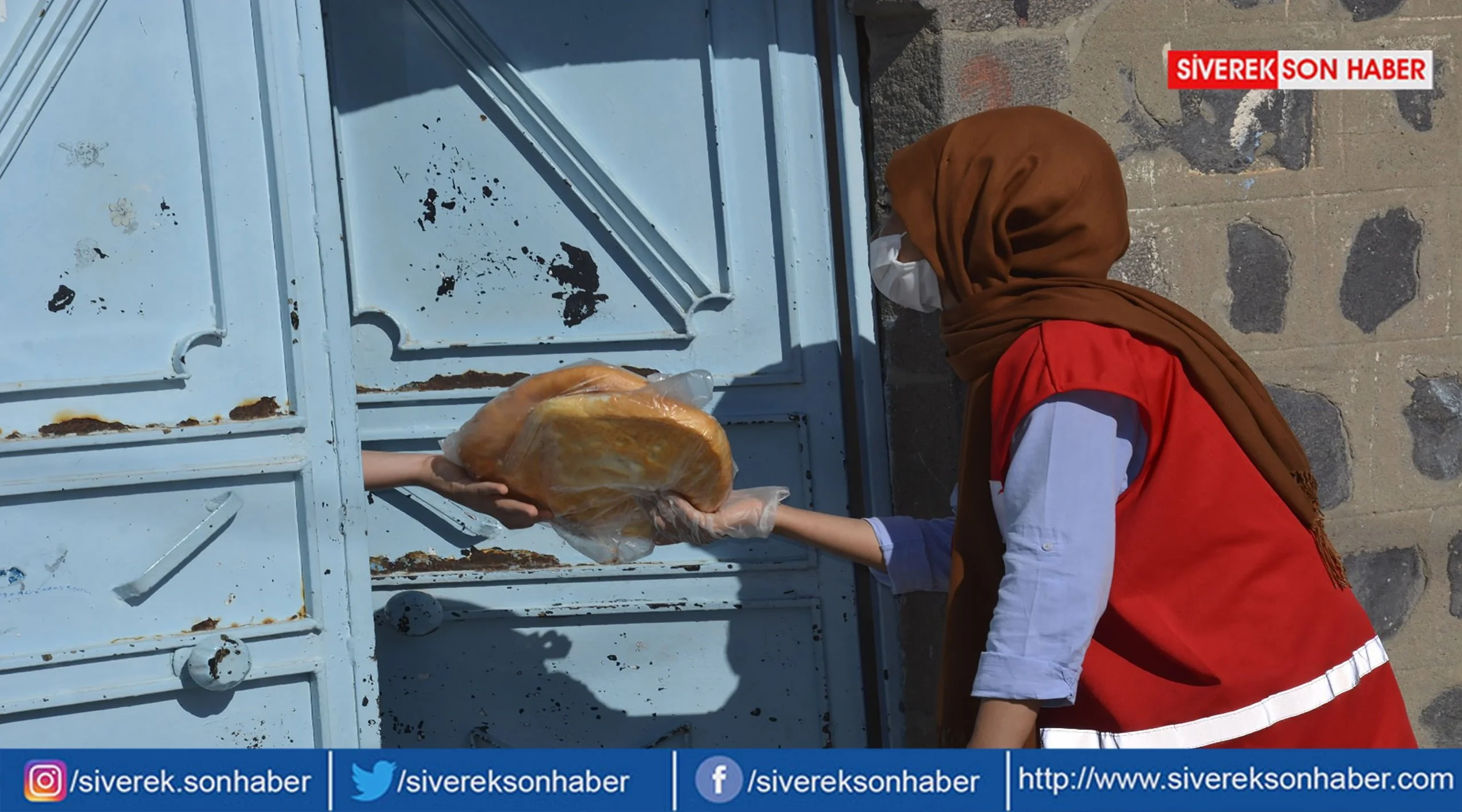 Kızılay’dan vatandaşlara ekmek ve gıda yardımı