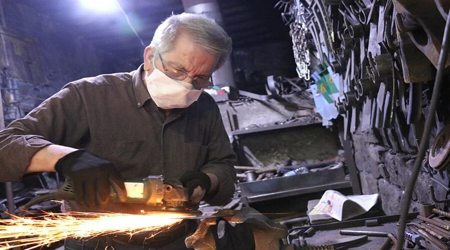 Bıçaklar kurban için bileniyor