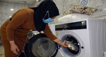 Her ay 350 ihtiyaç sahibi ailenin elbisesi ücretsiz yıkanıyor