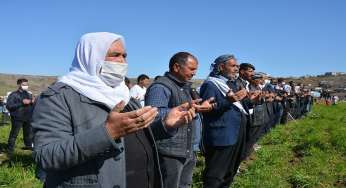 Eller yağmur için semaya açıldı