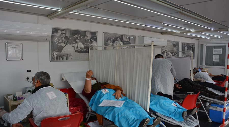 Kan bağışına yoğun ilgi devam ediyor