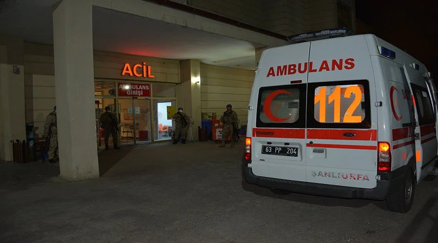 Kamyonet şarampole devrildi: 8 yaralı