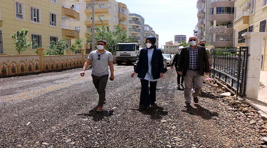 Başkan Ayşe Çakmak beton yol çalışmalarını inceledi