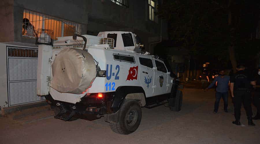 Komşular arasındaki borç kavgasında 8 kişi yaralandı!