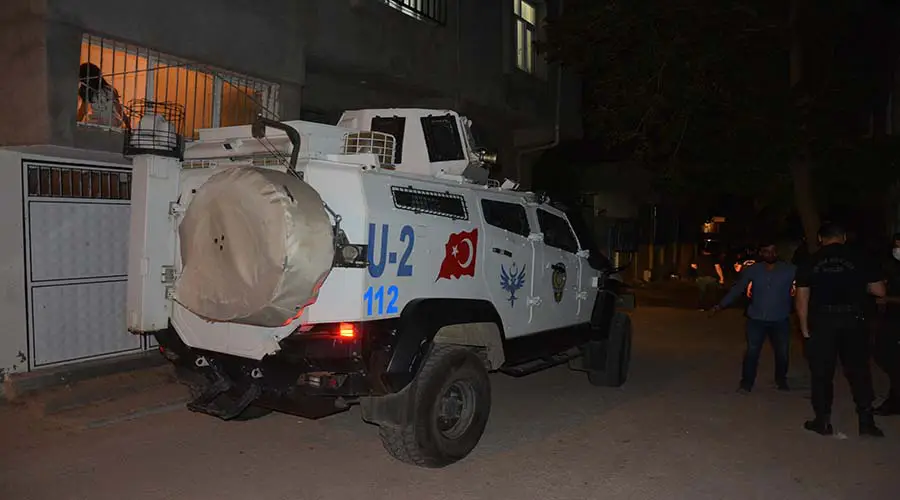 Komşular arasındaki borç kavgasında 8 kişi yaralandı!