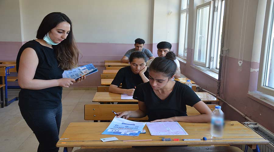 Üniversite adaylarına gerçeği aratmayan TYT-YKS sınavı