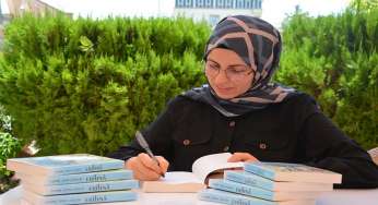 Siverekli kadın yazarın ilk kitabı raflardaki yerini aldı