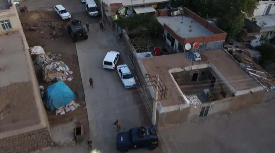 Uyuşturucu satıcılarına drone destekli şafak operasyonu!