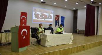 Öğrenci servisi sürücülerine araç yönetmeliği semineri verildi
