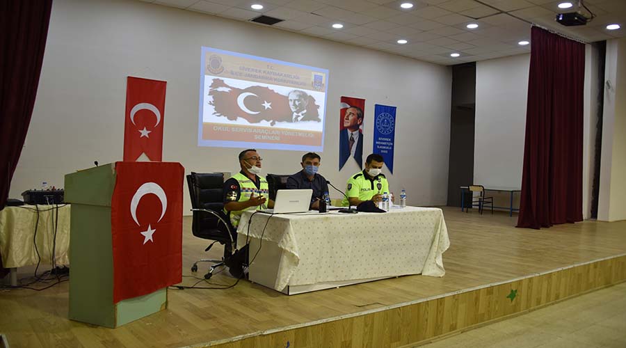 Öğrenci servisi sürücülerine araç yönetmeliği semineri verildi