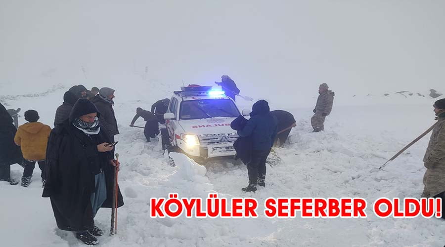 Köylüler kara saplanan ambulans için seferber oldu
