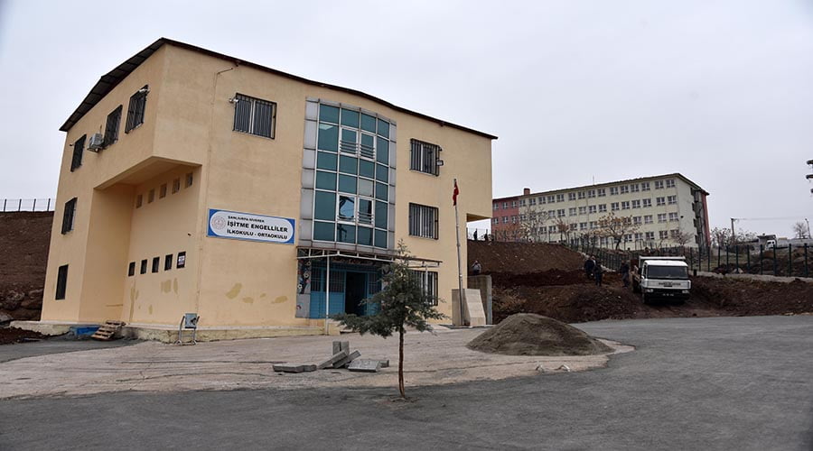 Okullar belediyenin dokunuşuyla güzelleşiyor