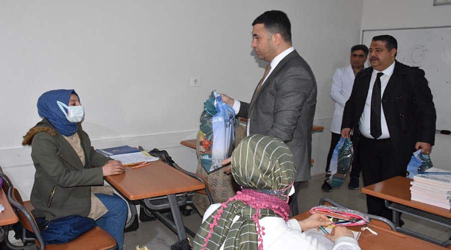 Öğrencilere ücretsiz kaynak kitap desteğinde bulunuldu