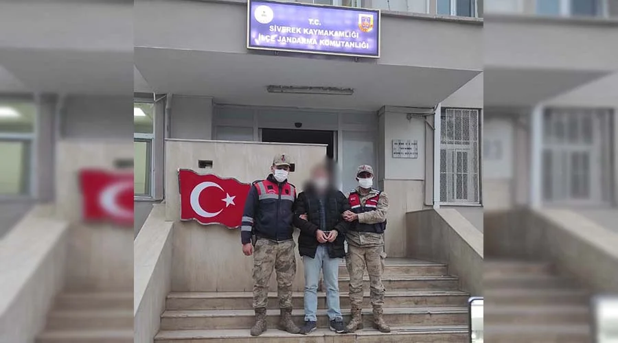 Aranan cinayet zanlısı saklandığı depoda yakalandı!