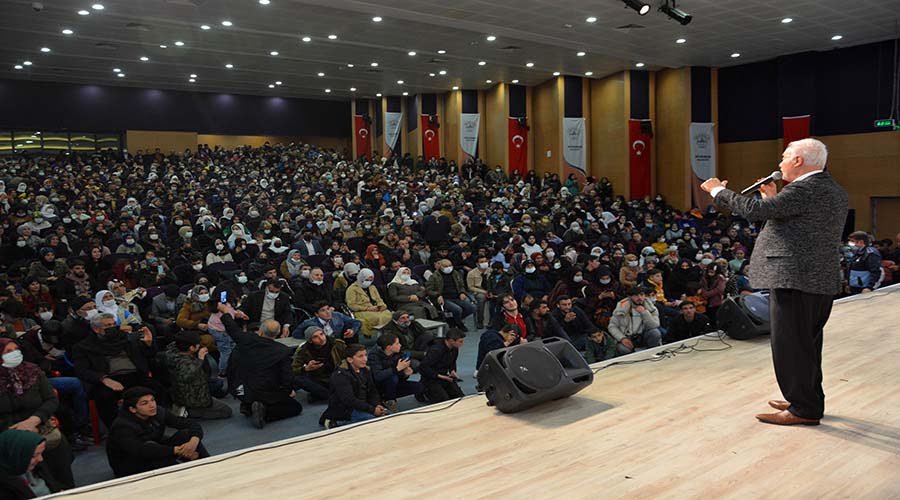 Nihat Hatipoğlu Sivereklilere hitap etti