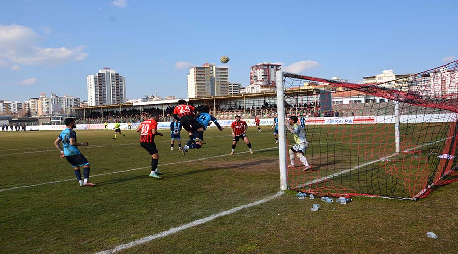 Siverek Belediyespor, Viranşehir ekibini 2-0 mağlup etti