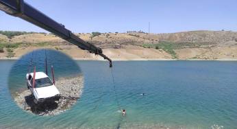 El freni çekilmeyen otomobil Fırat Nehrine gömüldü!