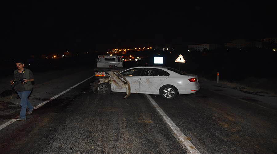 Koyun sürüsüne çarpan otomobilin sürücüsü yaralandı!