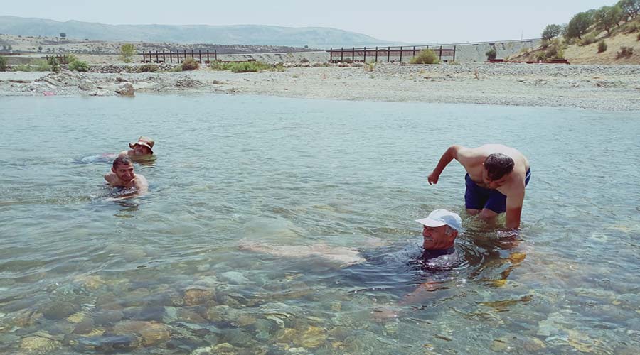 Engelliler tarihi Cendere Köprüsü’nde piknik yaptı
