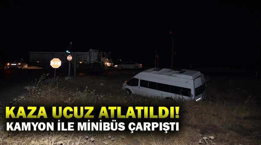 Minibüsle kamyonun çarpıştığı kazada 3 kişi yaralandı