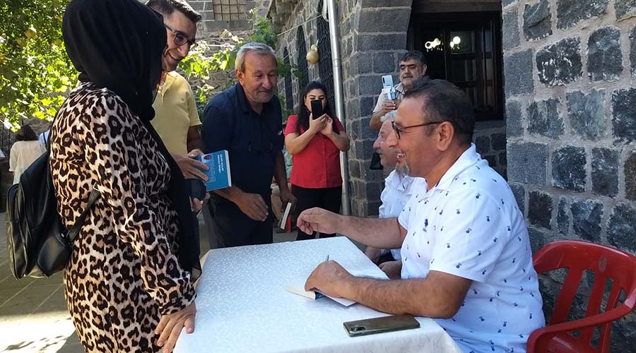 Yazar Mahmut İldoğan okurlarıyla buluştu