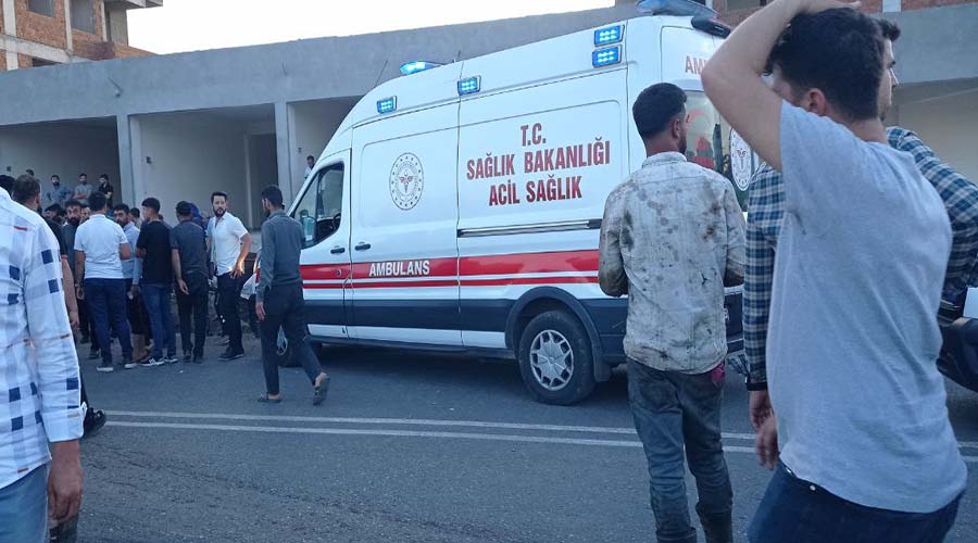 Tarım işçilerini taşıyan minibüs ile tır çarpıştı, 21 kişi yaralandı