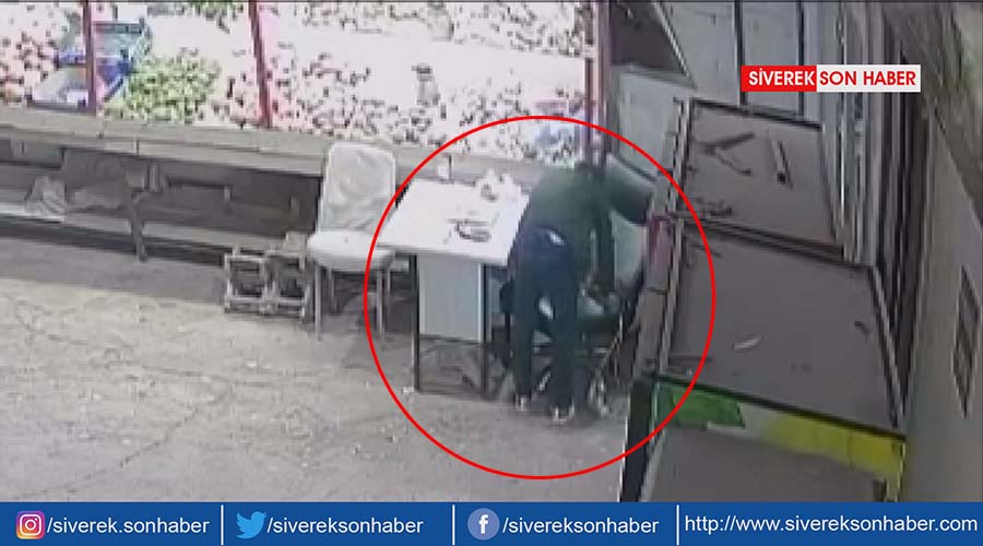 Markete gelen hırsız, şarjdaki 2 cep telefonunu çaldı