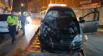 Kontrolden çıkan otomobil 4 araca çarparak durabildi
