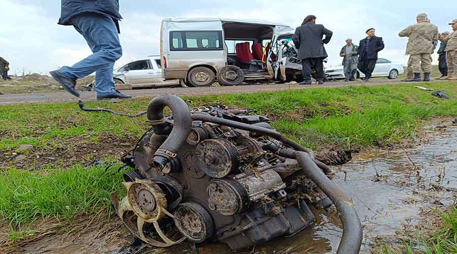 Üç aracın karıştığı kazada 6 kişi yaralandı