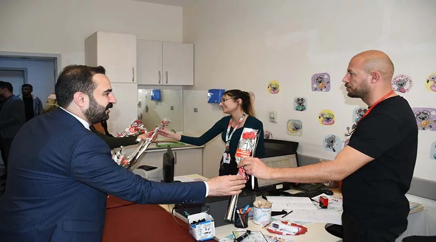 İzol’dan tıp bayramında anlamlı ziyaret