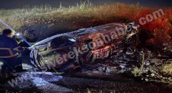 Alev alan otomobilin sürücüsü yaralandı