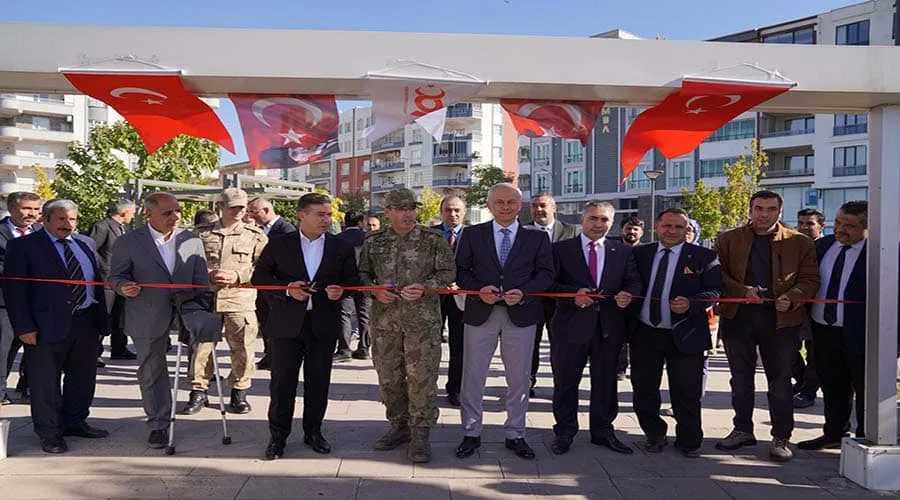 Başkan Bucak Cumhuriyet resim sergisinin açılışına katıldı