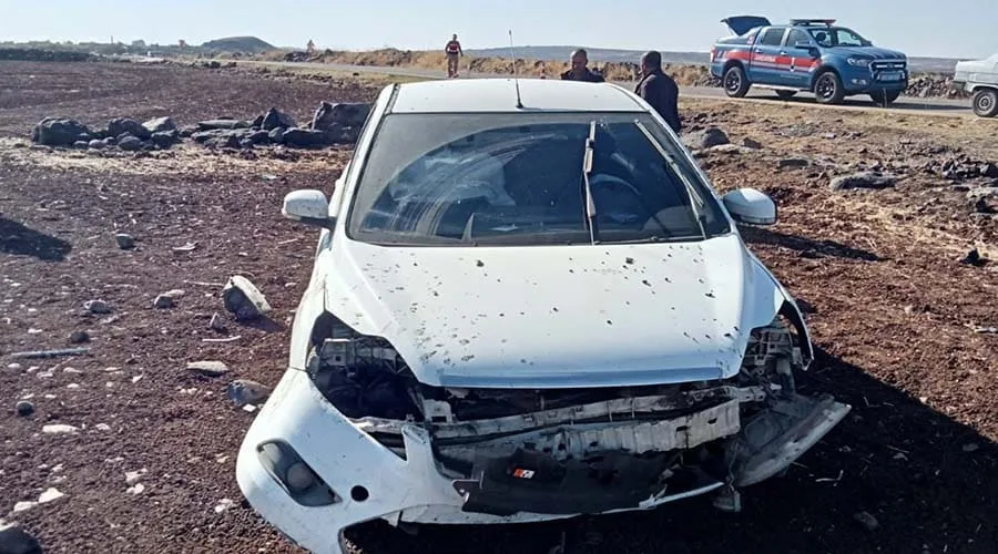 Yoldan çıkan otomobilde 3 kişi yaralandı