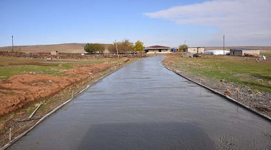 Siverek kırsalında yolların kalitesi ve konforu artıyor